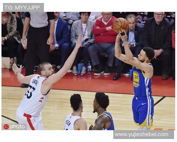 国王队与猛龙队激战正酣比分胶着精彩瞬间回顾与分析